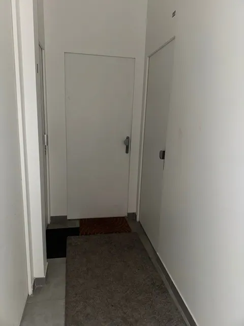 Couloir du 4e étage, porte de droite
