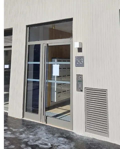 Entrée de l'immeuble, 53 boulevard Virgile Barel